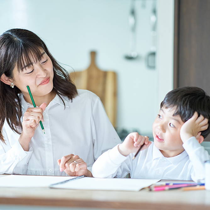発達スケールと照らし合わせてお子様を目標とする位置へ導きます